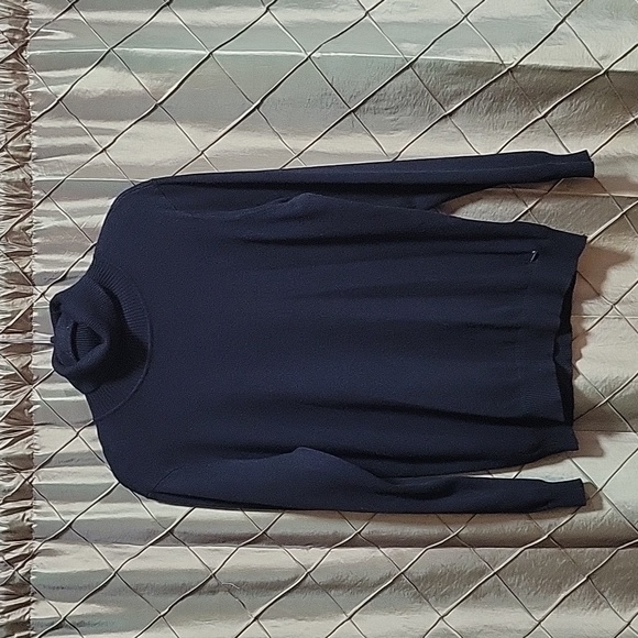 EUC- Calvin Klein Classic Turtleneck - Picture 3 of 6